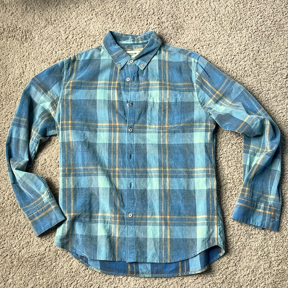Vintage looking lightweight cord button down